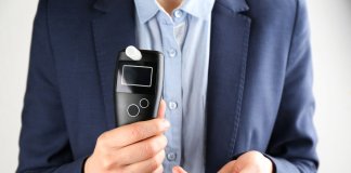 Czy alkomat osobisty może być modnym gadżetem? Psychologia i trendy wśród młodych kierowców alko-maty.pl - alkomaty osobiste - Michalina.jpg