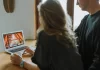 Jak wybrać idealny prezent personalizowany dla bliskiej osoby 453-jak-wybrac-idealny-prezent-personalizowany-dla-bliskiej-osob.webp