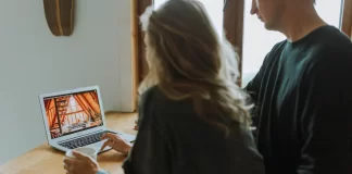 453-jak-wybrac-idealny-prezent-personalizowany-dla-bliskiej-osob.webp